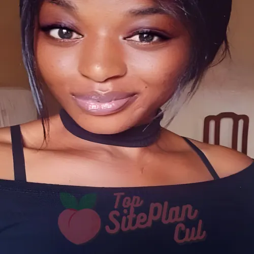 SexyKitty22 donnant son avis sur la plateforme Besexy