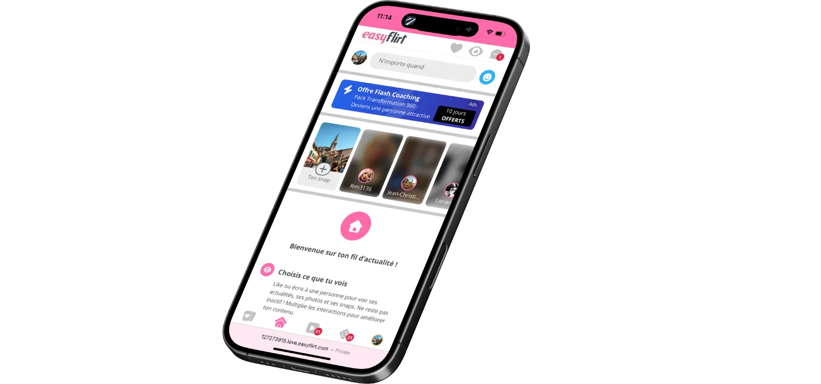 Application EasyFlirt affichée sur smartphone avec fil d’actualité et profils suggérés.