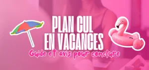 Visuel rose avec texte “Plan cul en vacances” accompagné d’un flamant rose gonflable et d’un parasol coloré.