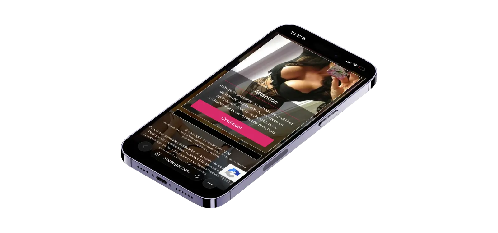 Aperçu de SoCougar sur smartphone avec questionnaire permettant de définir ses critères avant de rechercher des profils de femmes matures.