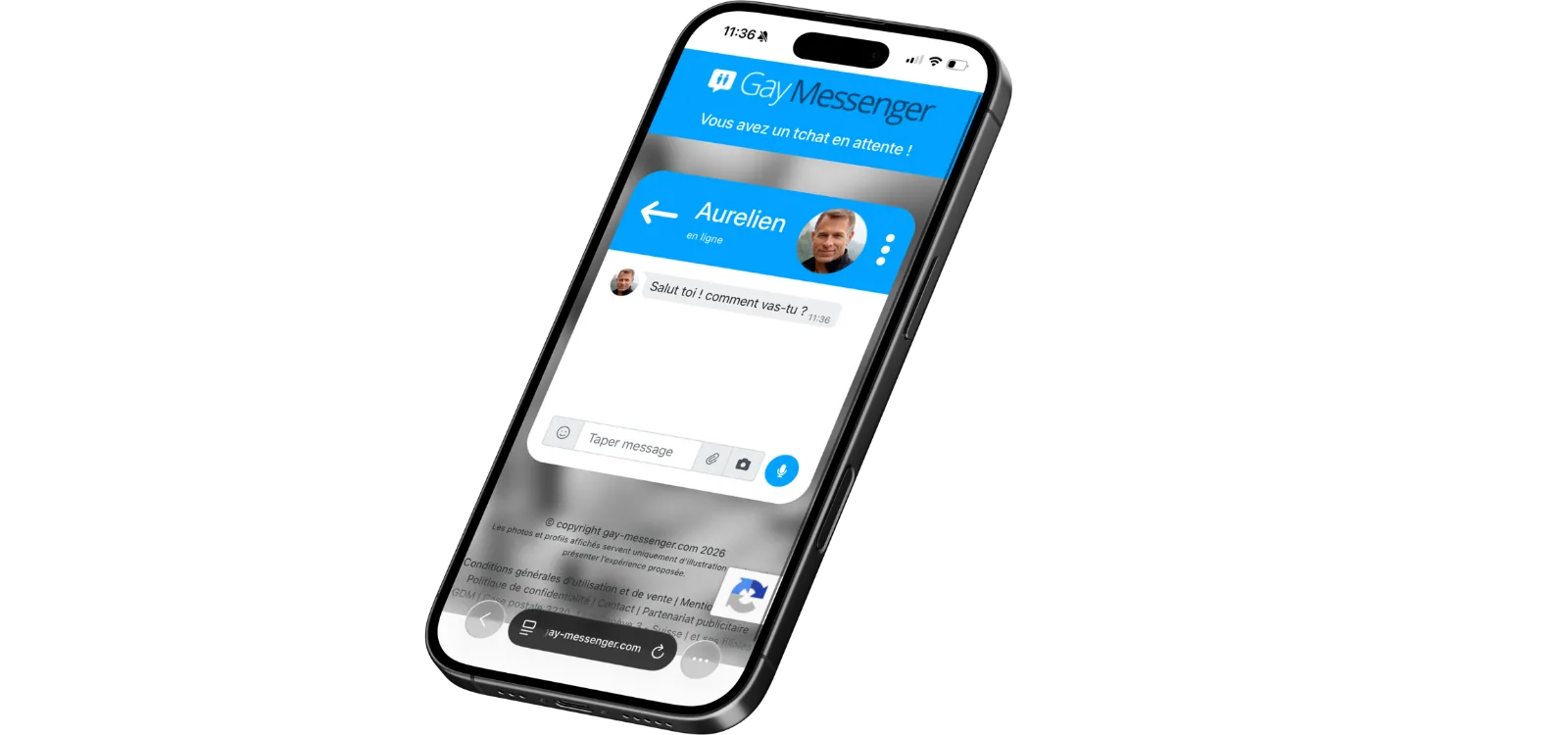 Smartphone affichant une conversation Gay Messenger avec un message reçu d'un membre nommé Aurelien