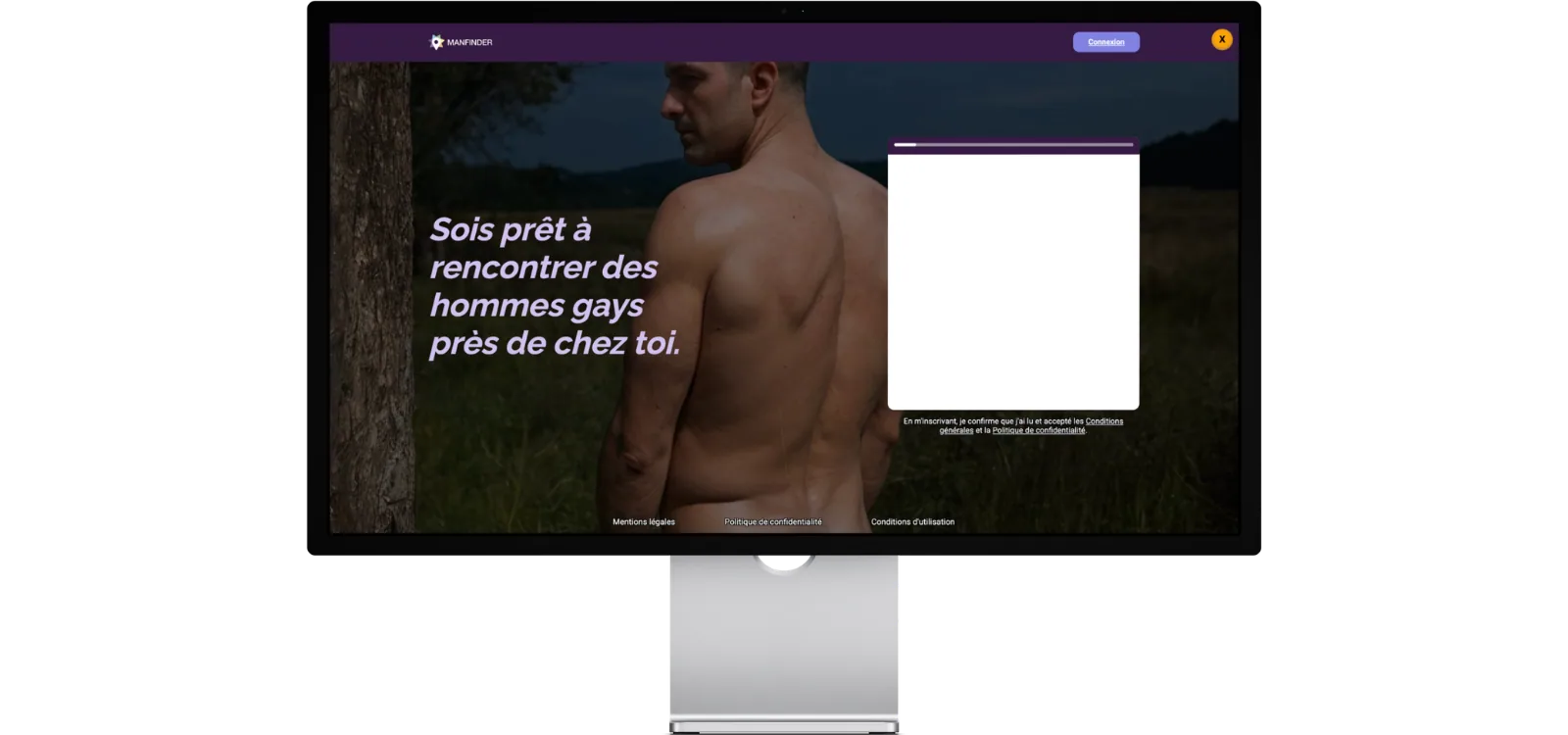 Grand écran affichant la landing page Manfinder avec un homme torse nu et un formulaire