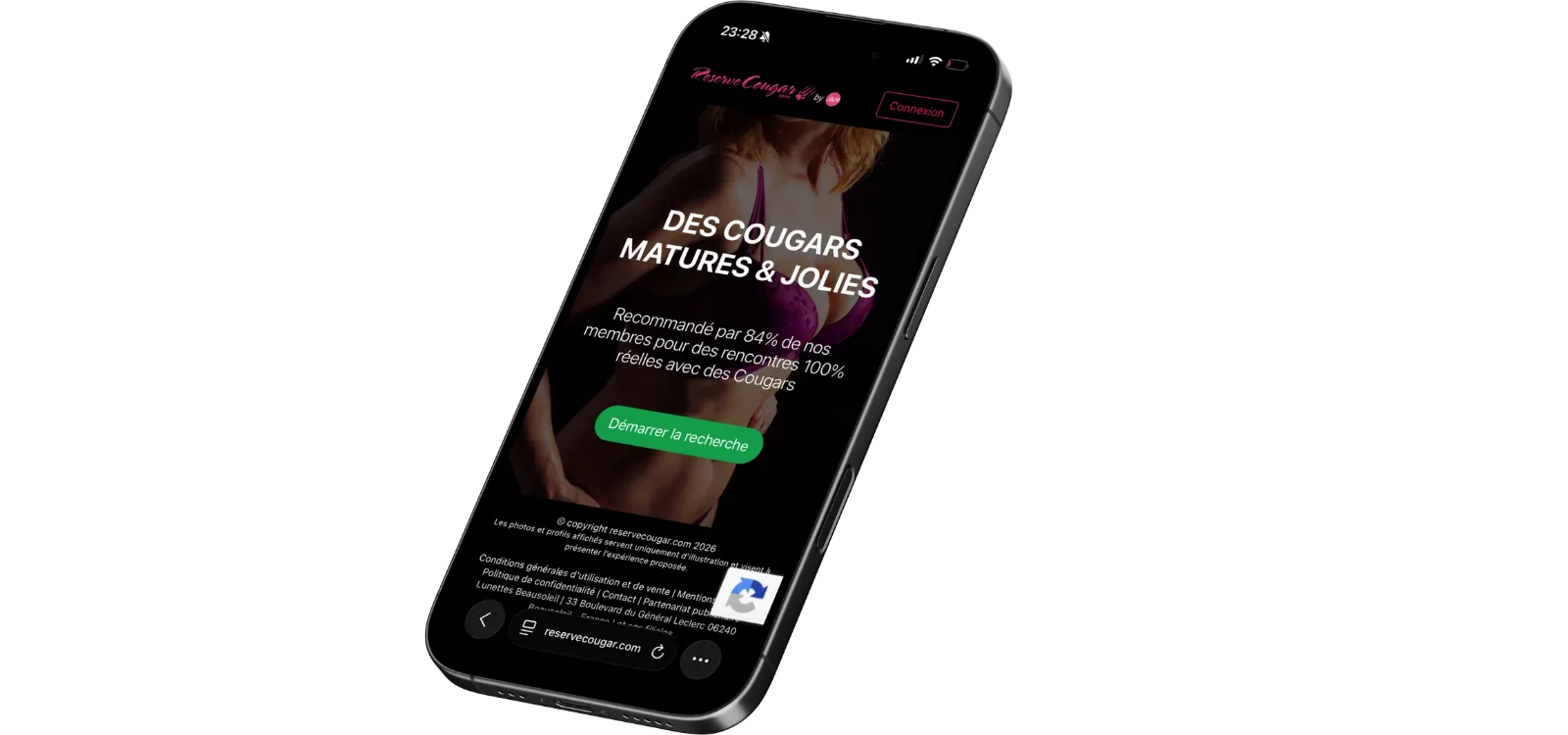 Smartphone montrant la page ReserveCougar avec slogan Des cougars matures et jolies et bouton vert